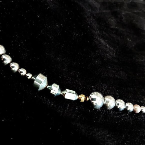 Detailed Hematite Necklace - Picture 4 of 5